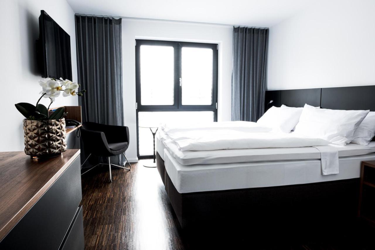 Hotel &Repeat Koeln Airport Esterno foto