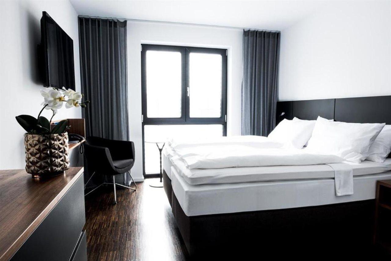 Hotel &Repeat Koeln Airport Esterno foto